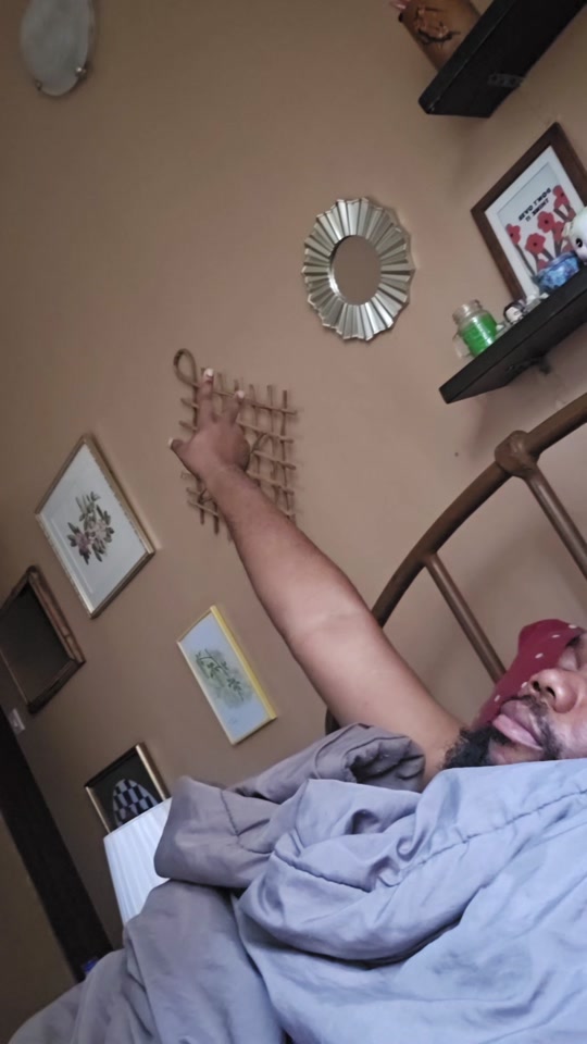 Plantboyng – A day in the life of a bachelor in Lagos Nigeria!!